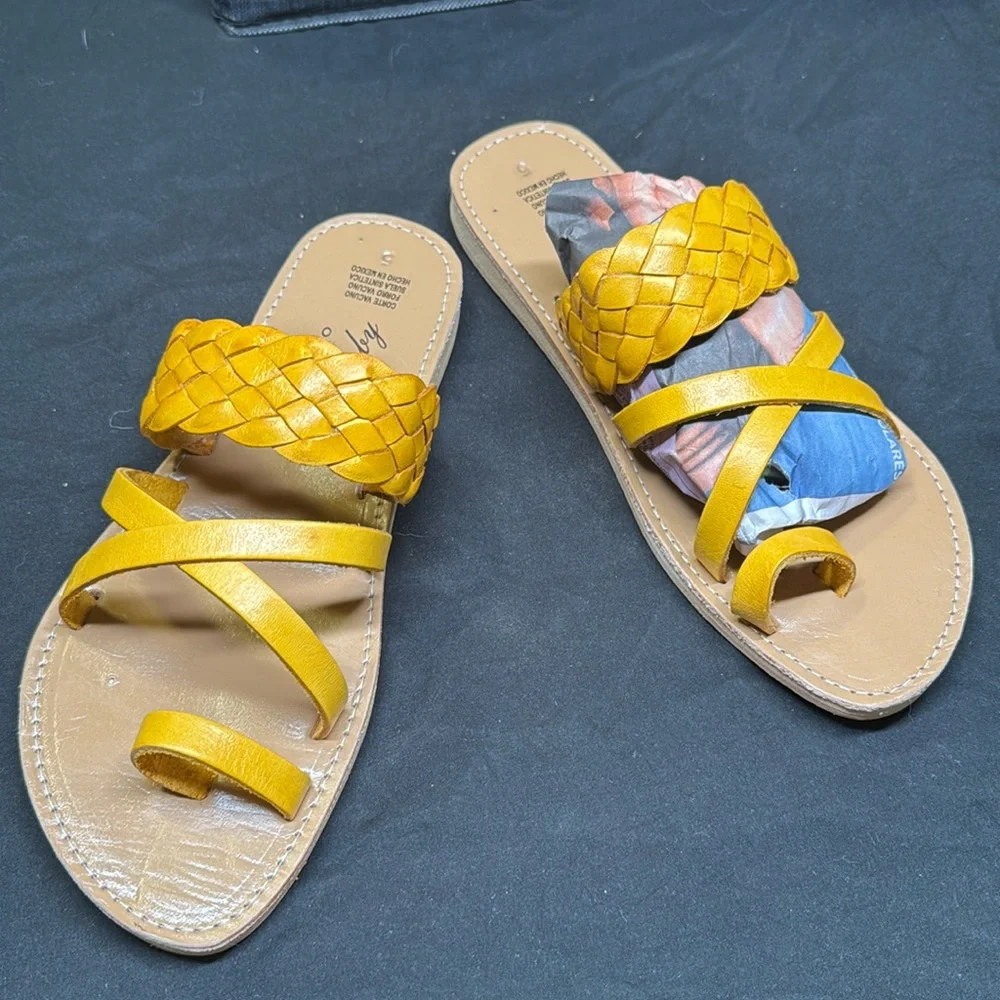 Sandals - Picture 1 of 2